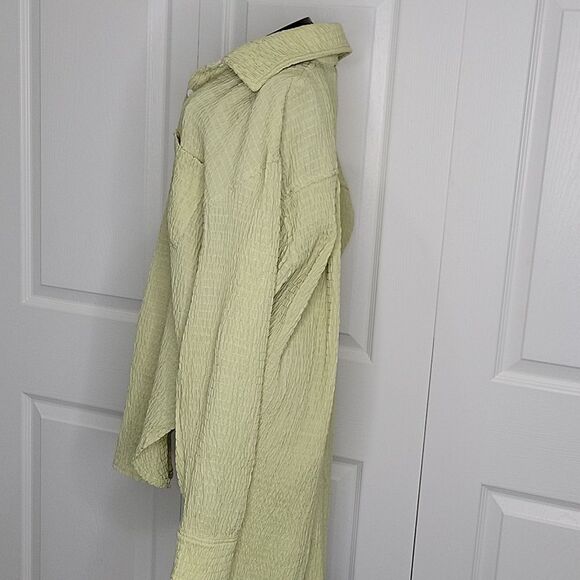 FORE Spring Green Puckered Blouse Size Small - Picture 4 of 9